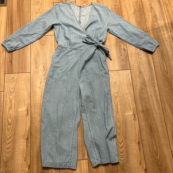 Old navy jean romper!! Sz M! so cute! not denim material! - Picture 1 of 2